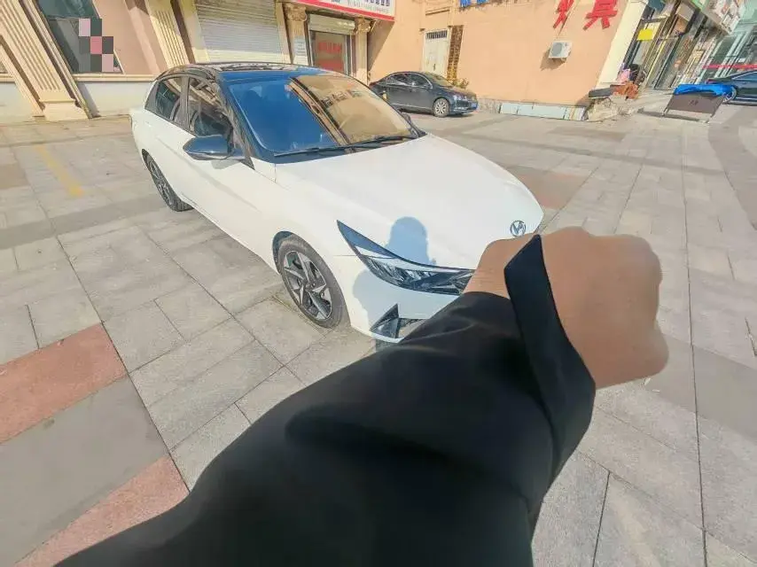 2021 HYUNDAI ELANTRA thumbnail 3