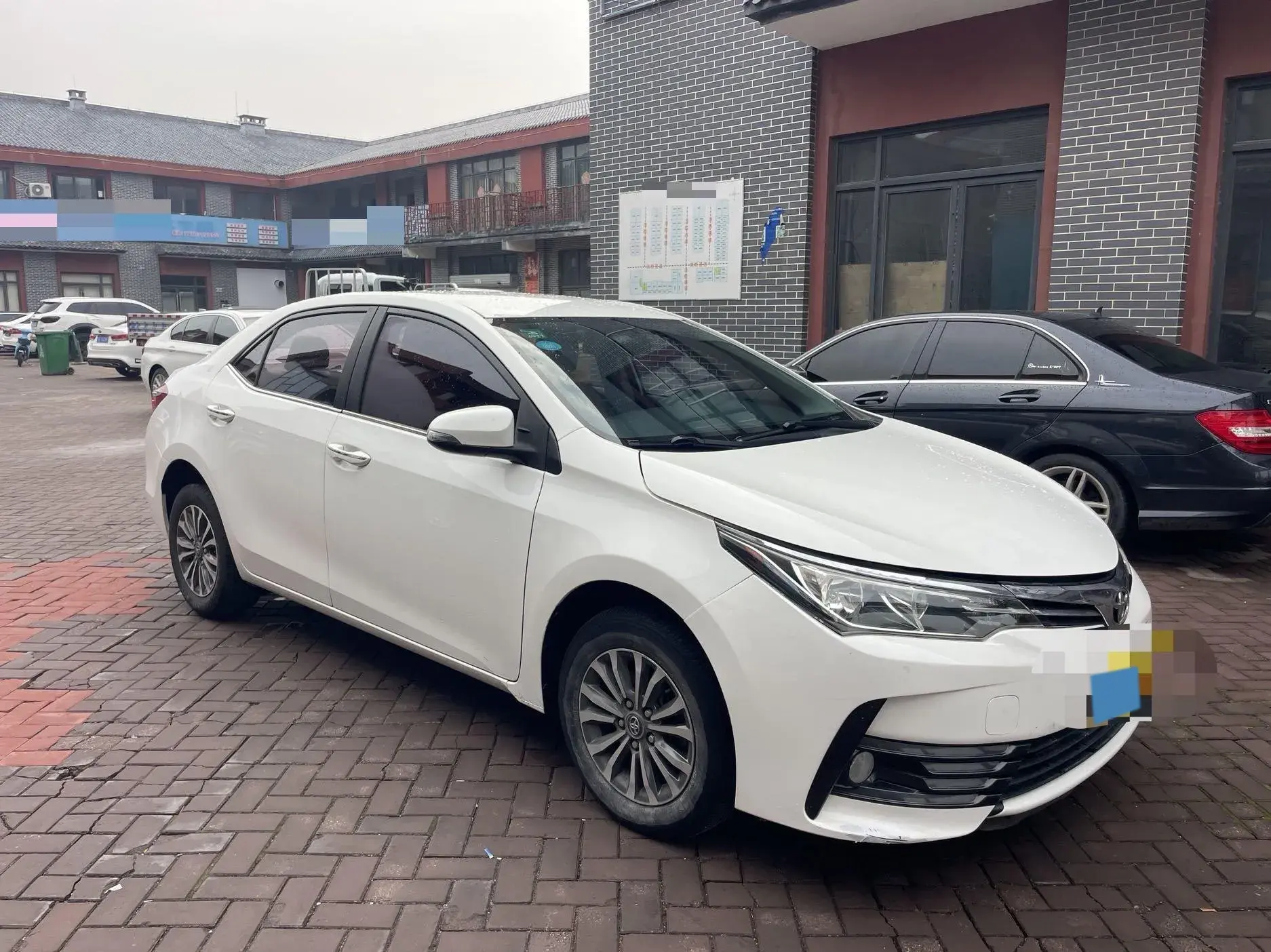 2018 TOYOTA COROLLA thumbnail 3