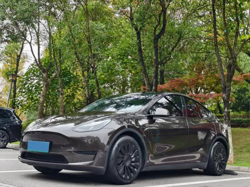 2022 TESLA MODEL view 1