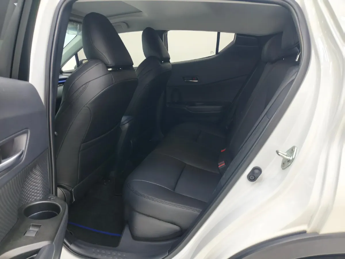 2022 Toyota C-HR 2.0L 171HP L4 CVT,autocango,china used car exporter,china ev exporter,chinese used car exporter,chinese used ev exporter