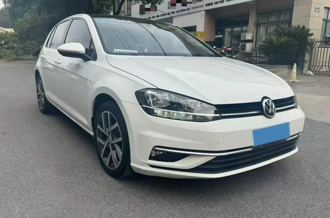 2019 VOLKSWAGEN GOLF thumbnail 3