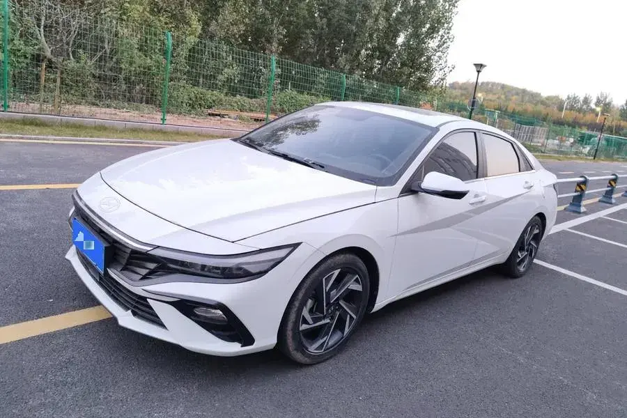 2023 HYUNDAI ELANTRA view 1