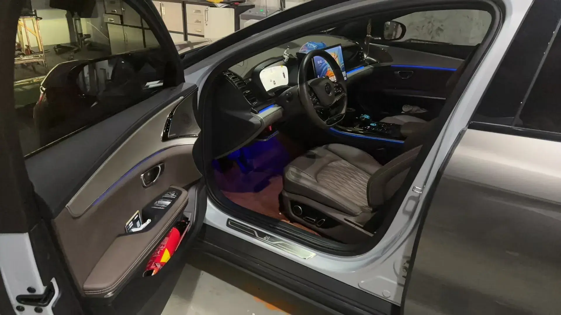 2025 BYD HAN thumbnail 4