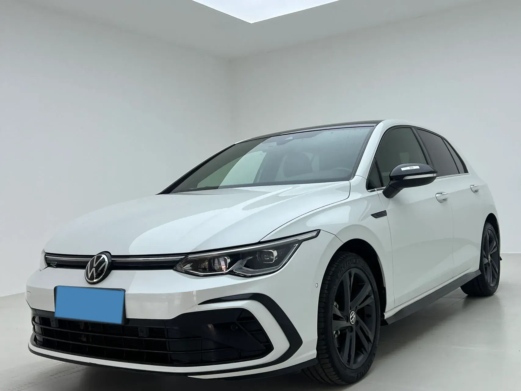 2021 VOLKSWAGEN GOLF view 1