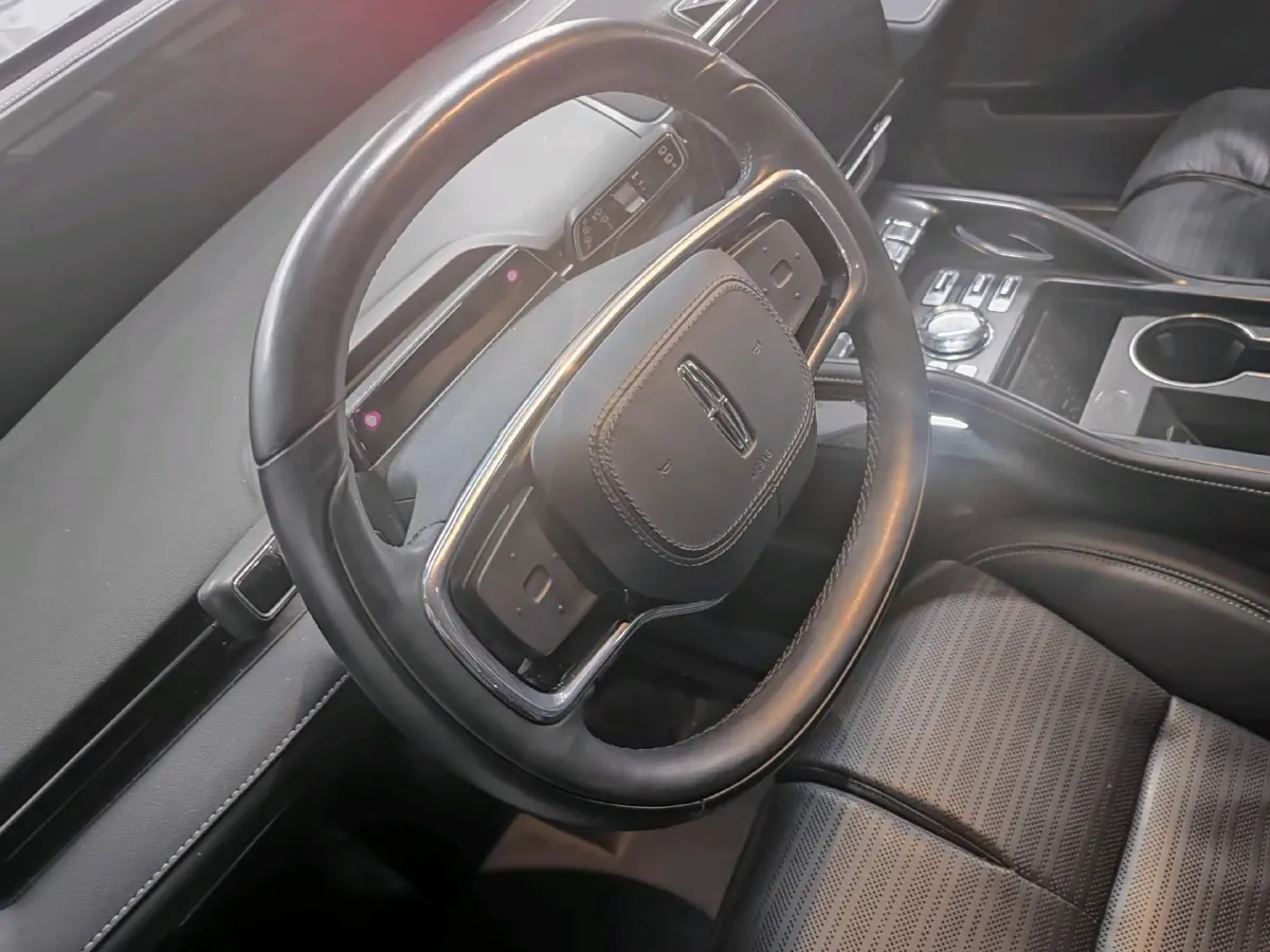 2023 Lincoln Nautilus 2.0T 261HP L4 8AT,autocango,china used car exporter,china ev exporter,chinese used car exporter,chinese used ev exporter