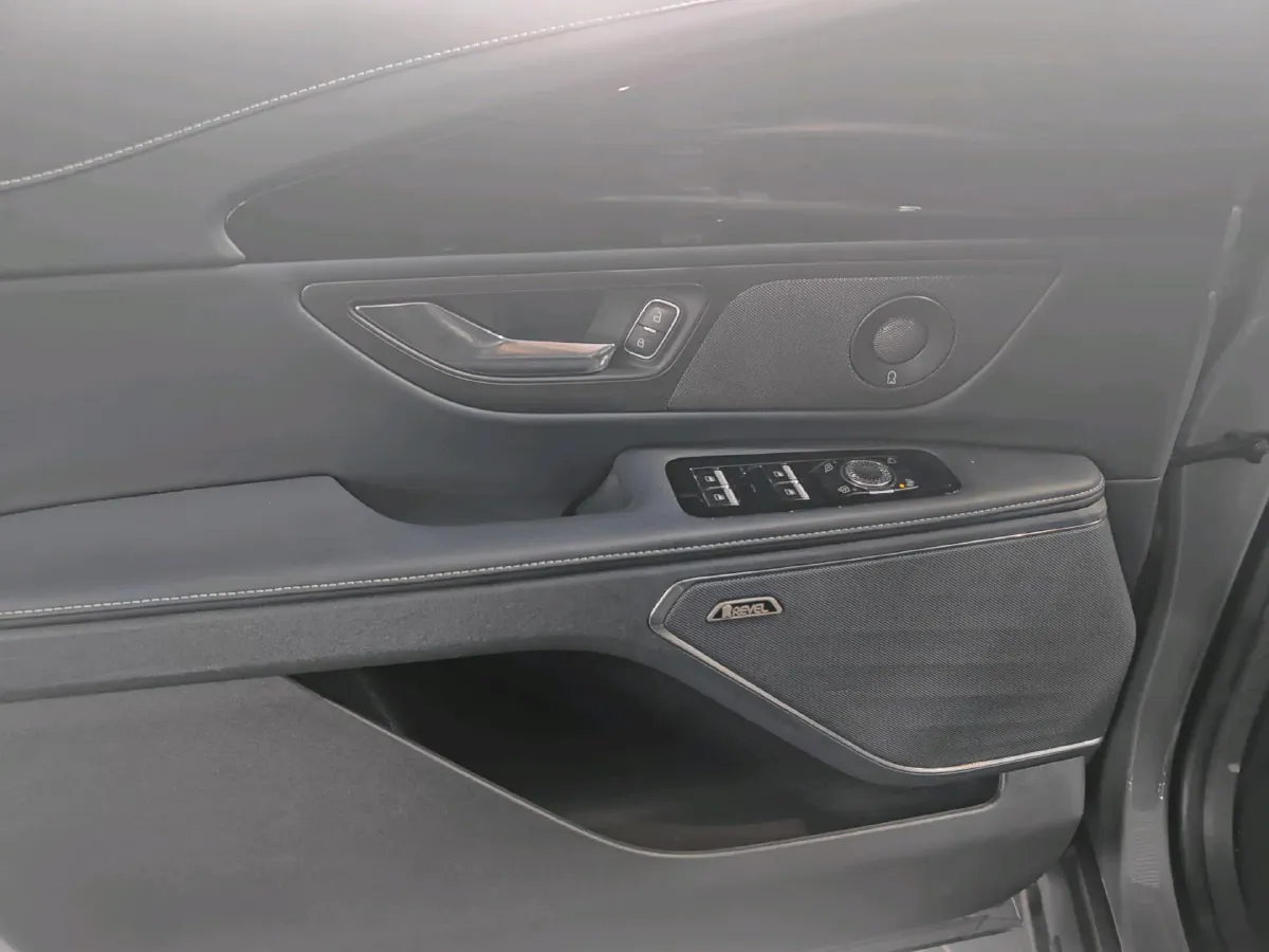 2023 Lincoln Nautilus 2.0T 261HP L4 8AT,autocango,china used car exporter,china ev exporter,chinese used car exporter,chinese used ev exporter