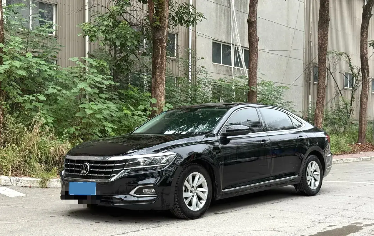 2020 VOLKSWAGEN PASSAT view 1