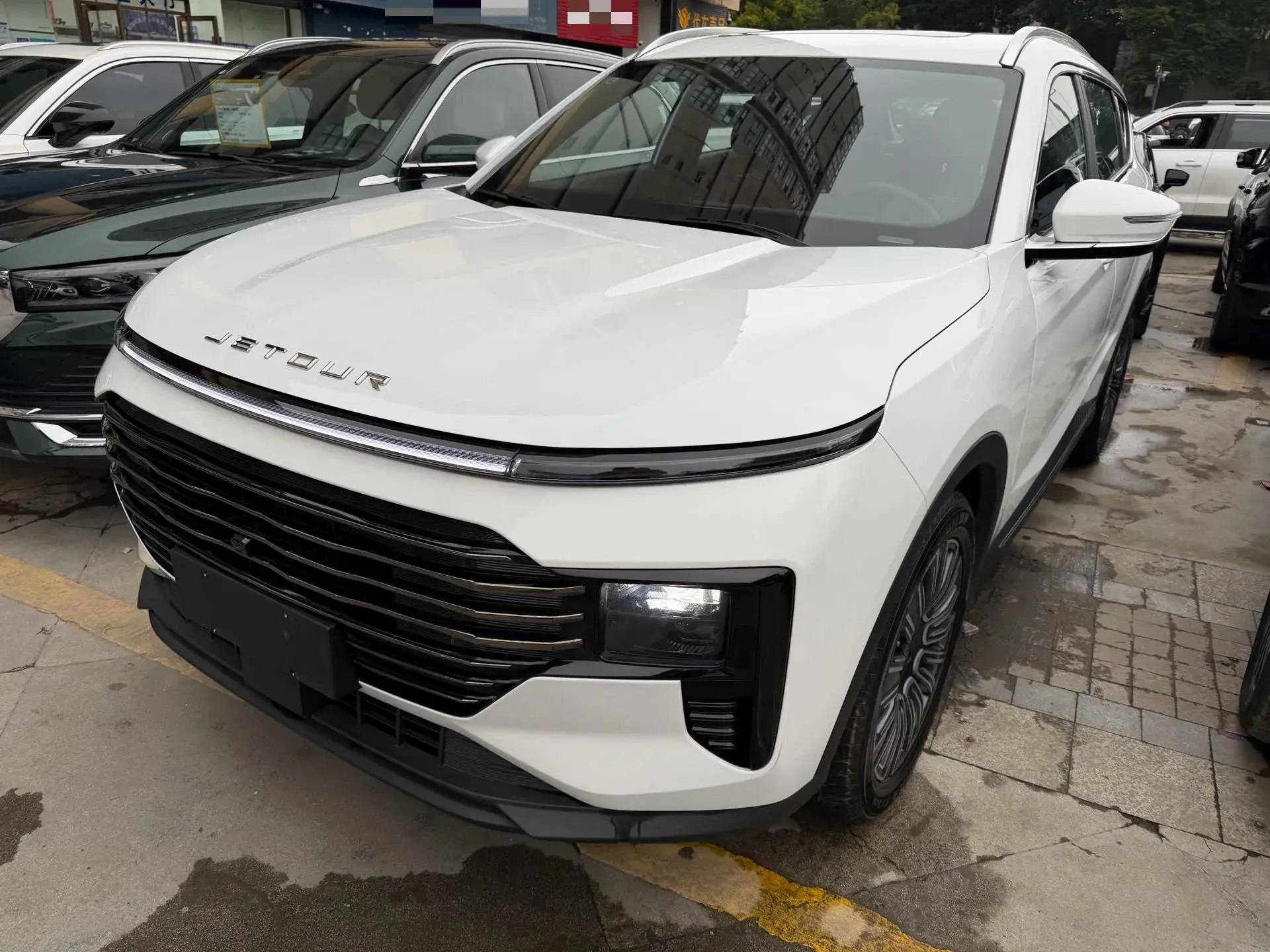 2025 JETOUR X70 view 1