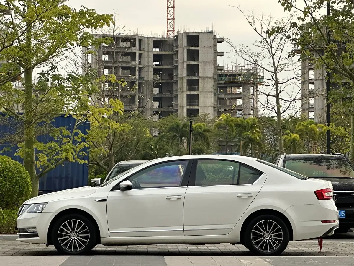 2019 Skoda Octavia 1.5L 116HP L4 6AT,autocango,china used car exporter,china ev exporter,chinese used car exporter,chinese used ev exporter