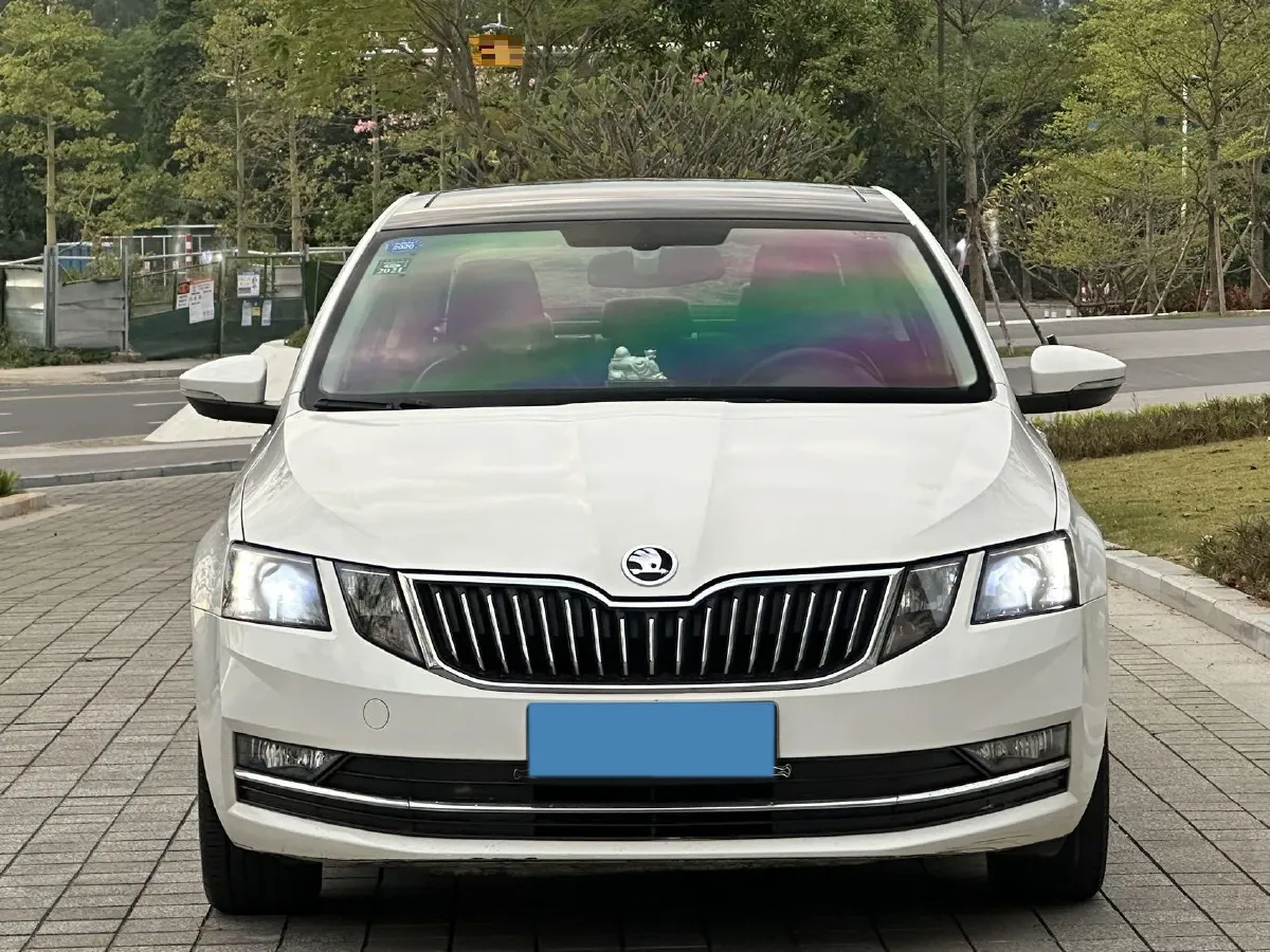 2019 Skoda Octavia 1.5L 116HP L4 6AT,autocango,china used car exporter,china ev exporter,chinese used car exporter,chinese used ev exporter