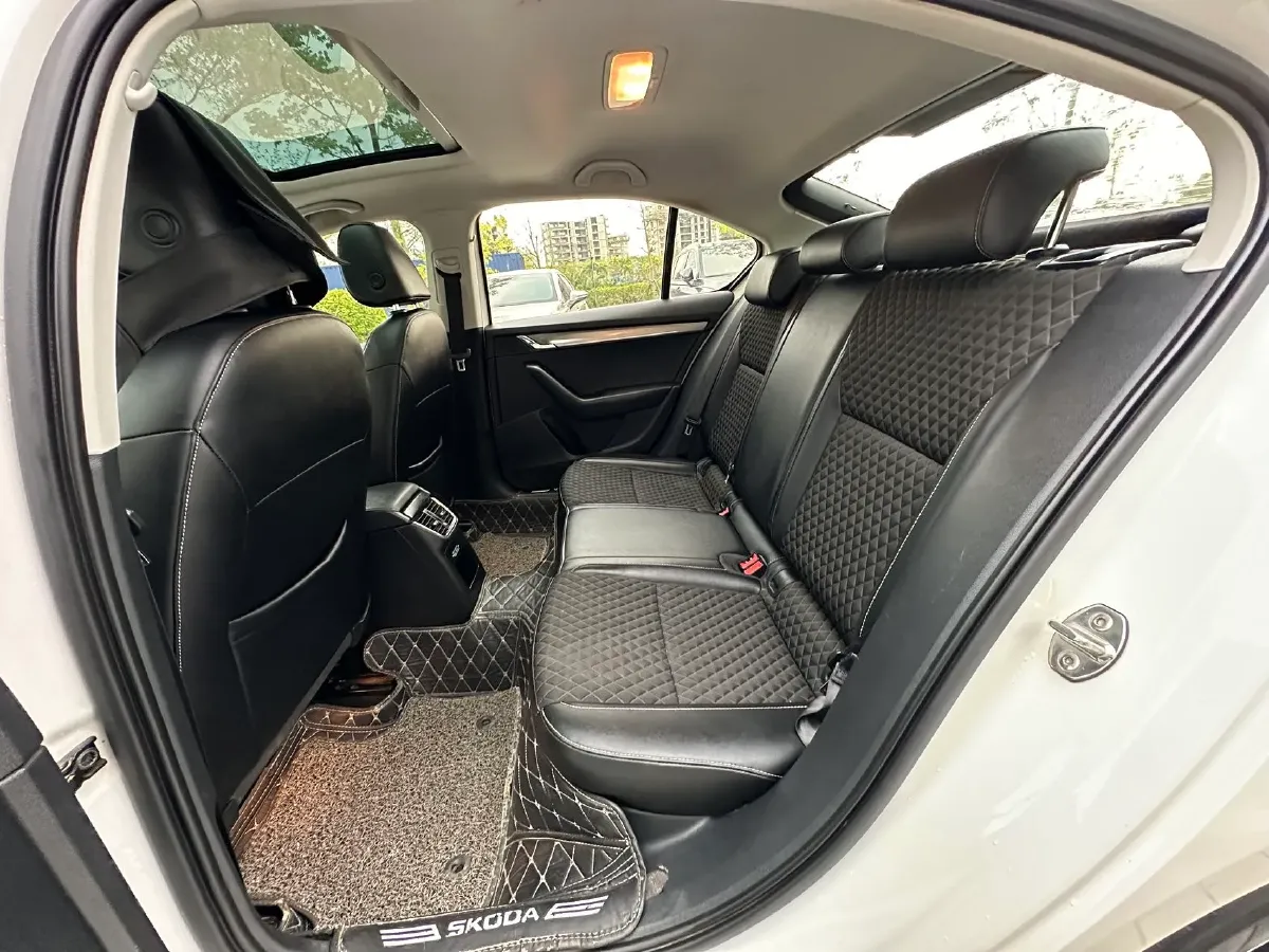 2019 Skoda Octavia 1.5L 116HP L4 6AT,autocango,china used car exporter,china ev exporter,chinese used car exporter,chinese used ev exporter