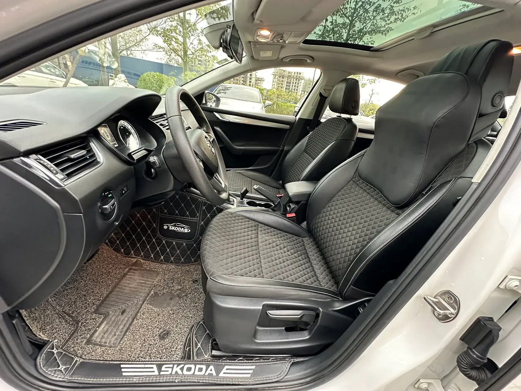 2019 SKODA OCTAVIA thumbnail 4