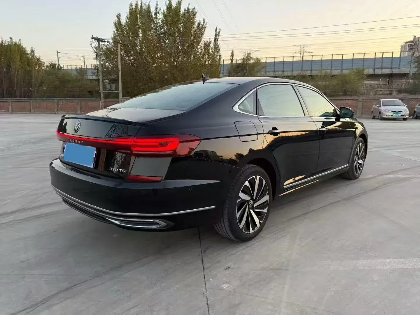 2022 VOLKSWAGEN PASSAT thumbnail 4
