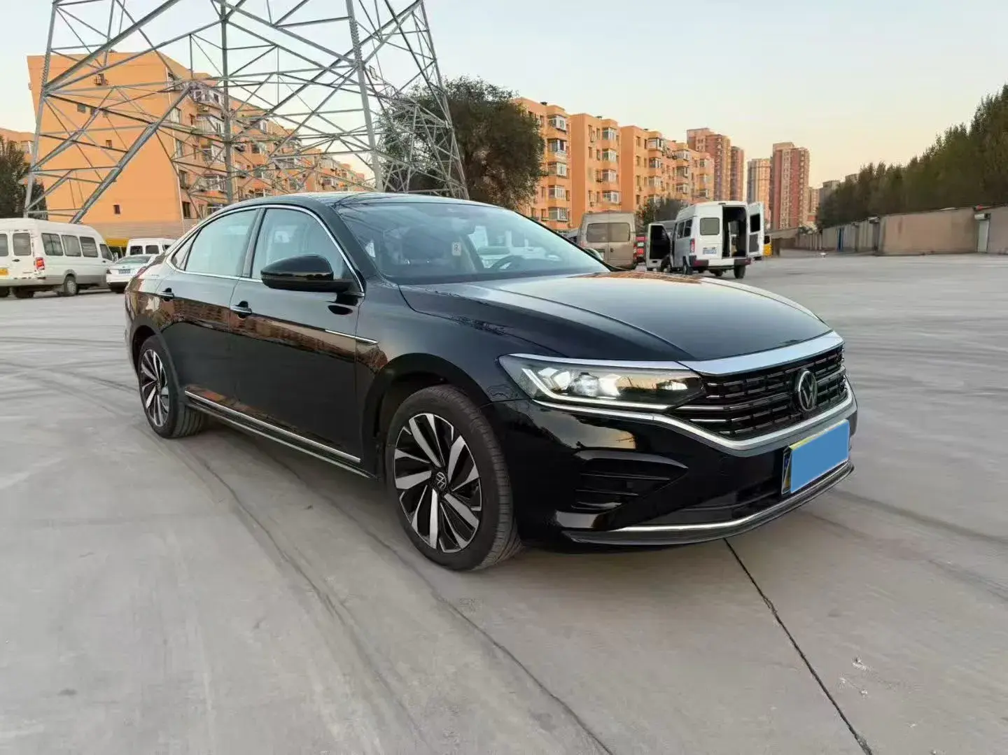 2022 VOLKSWAGEN PASSAT thumbnail 3