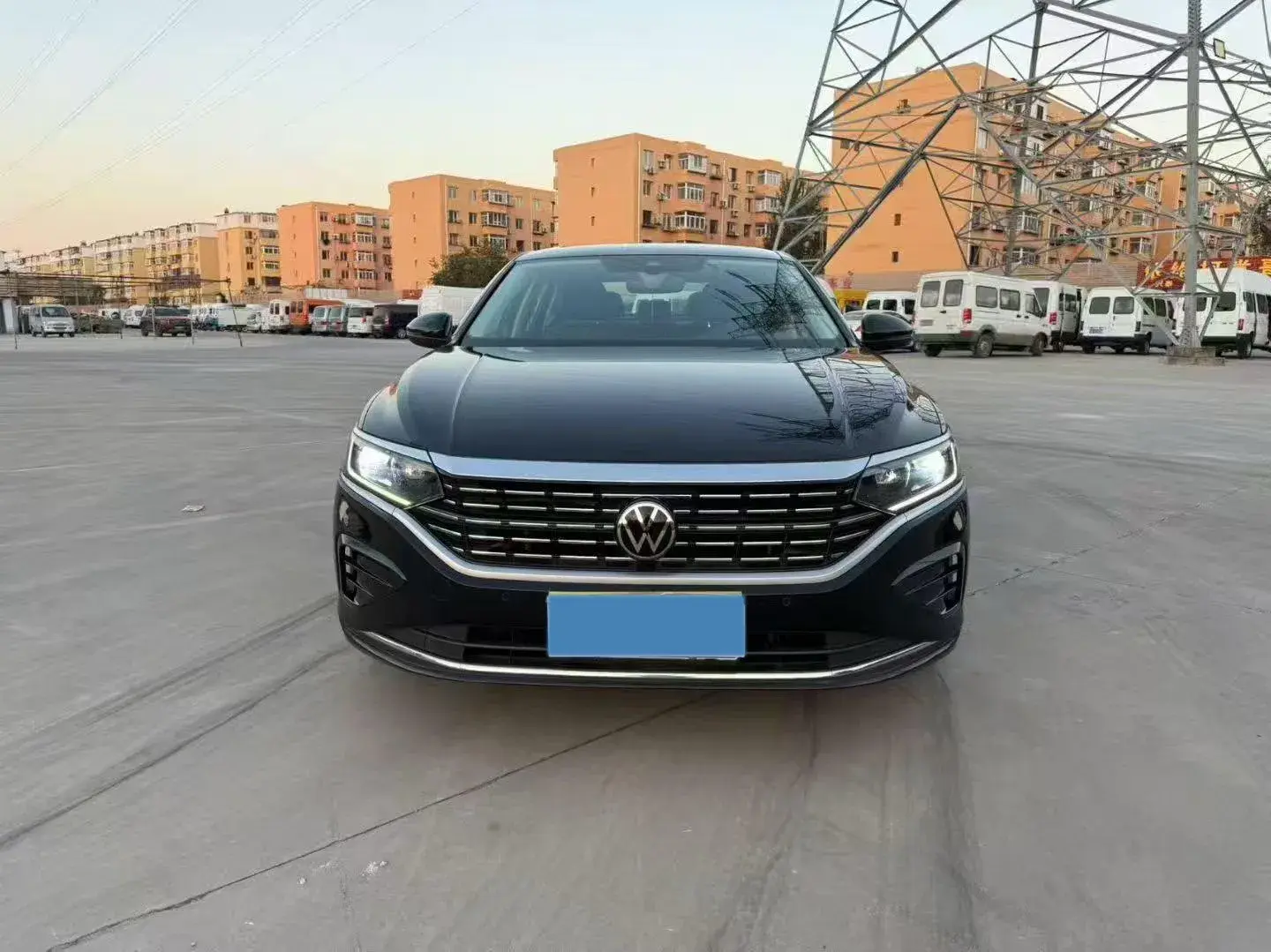 2022 VOLKSWAGEN PASSAT thumbnail 2