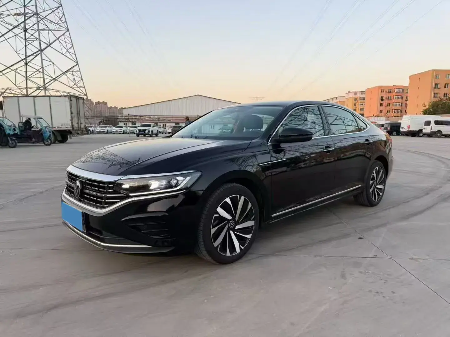 2022 VOLKSWAGEN PASSAT view 1
