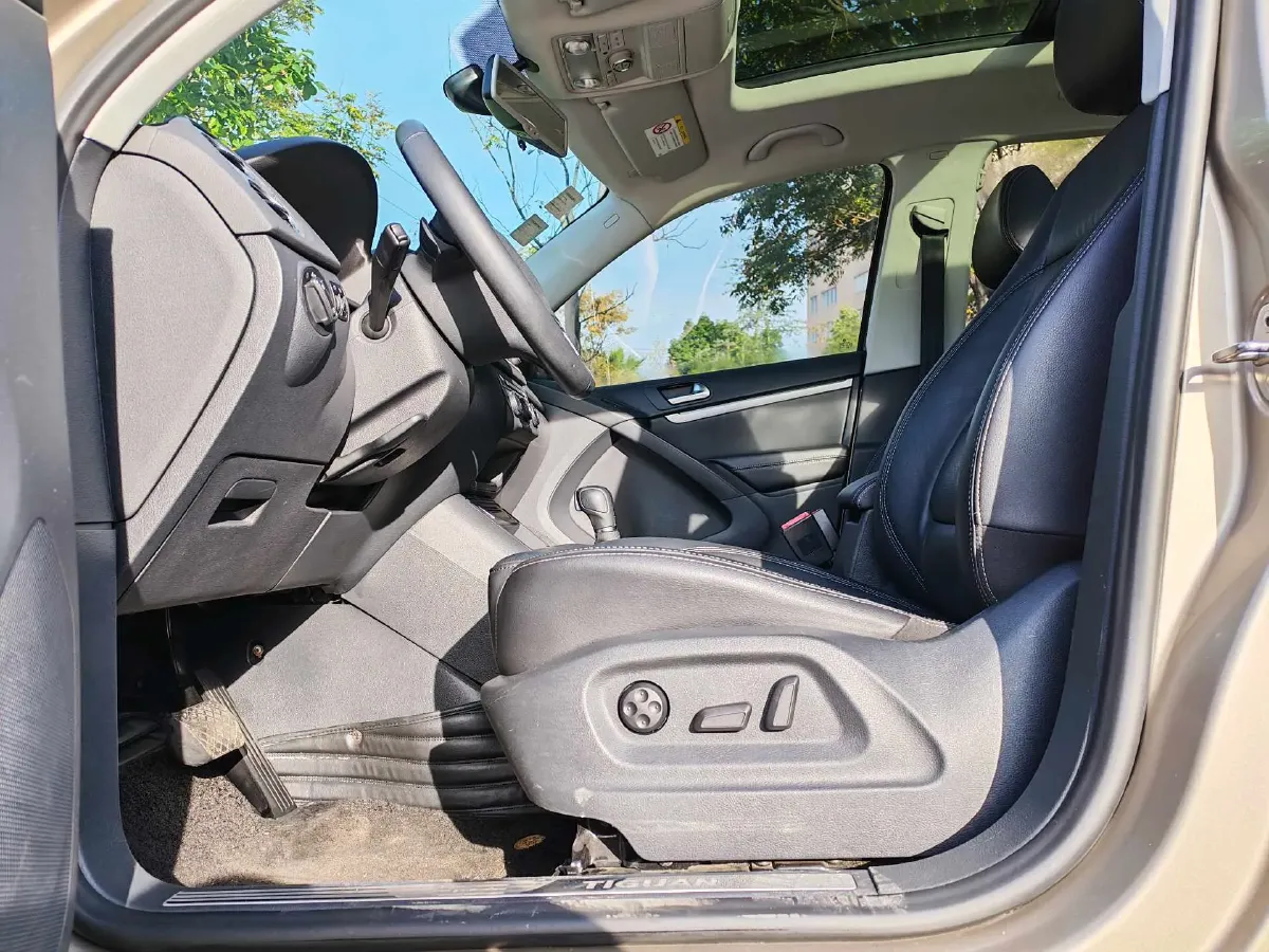 2015 Volkswagen Tiguan 1.8T 160HP L4 6AT,autocango,china used car exporter,china ev exporter,chinese used car exporter,chinese used ev exporter