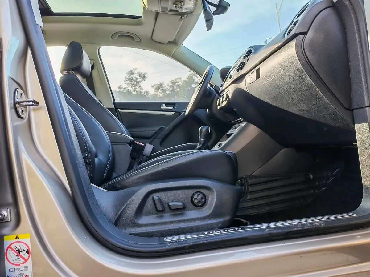 2015 Volkswagen Tiguan 1.8T 160HP L4 6AT,autocango,china used car exporter,china ev exporter,chinese used car exporter,chinese used ev exporter