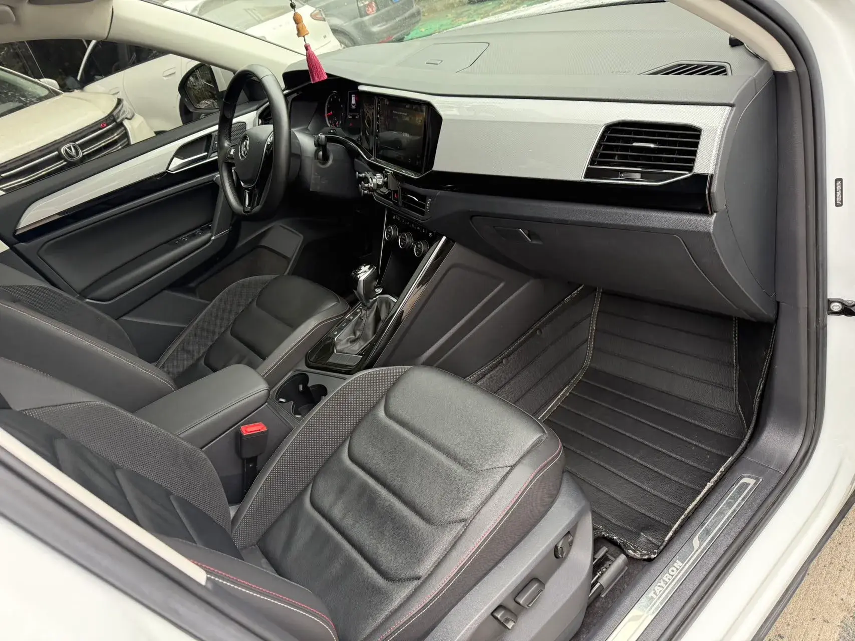 2019 VOLKSWAGEN TAYRON thumbnail 3