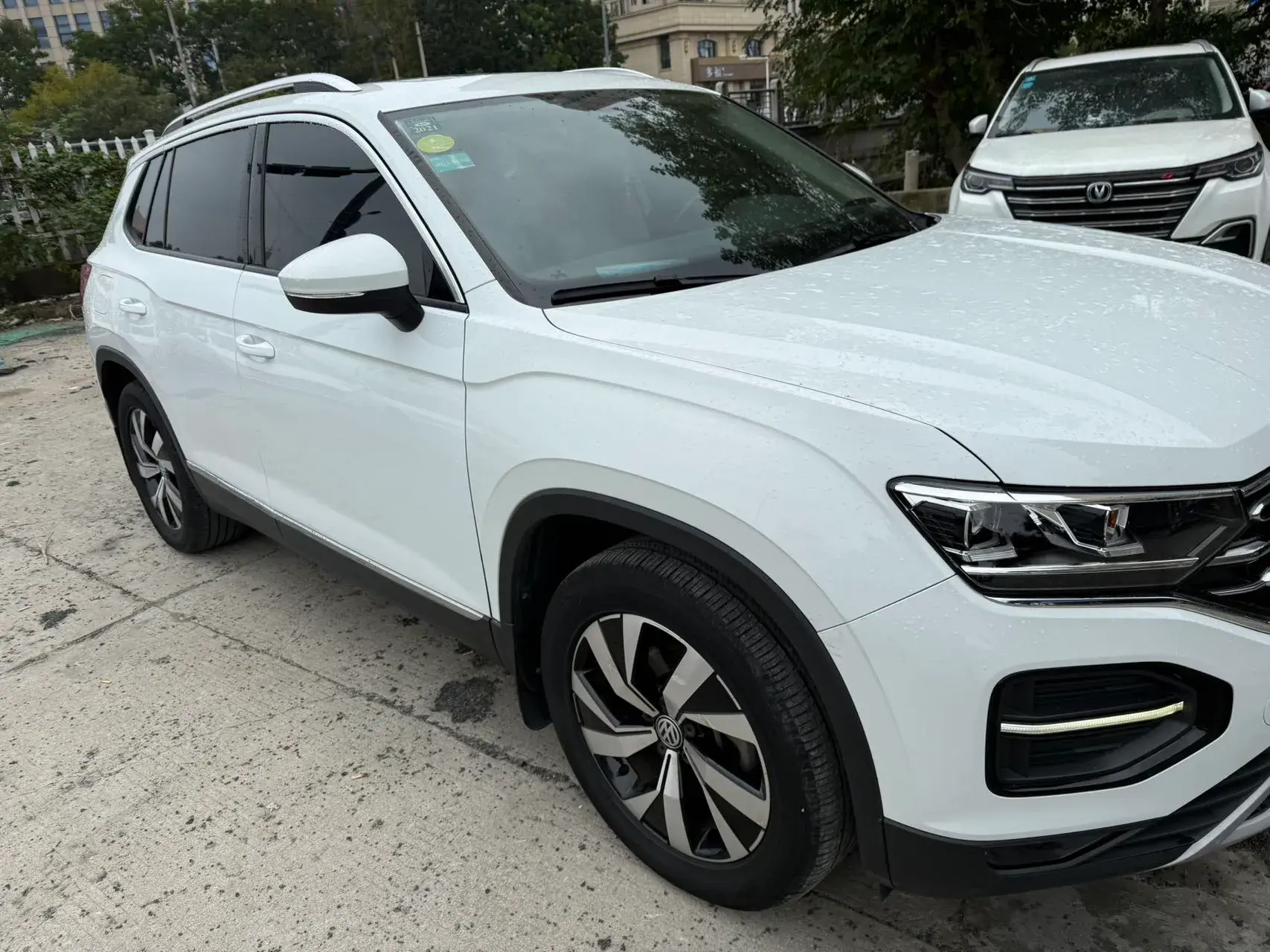 2019 VOLKSWAGEN TAYRON thumbnail 2