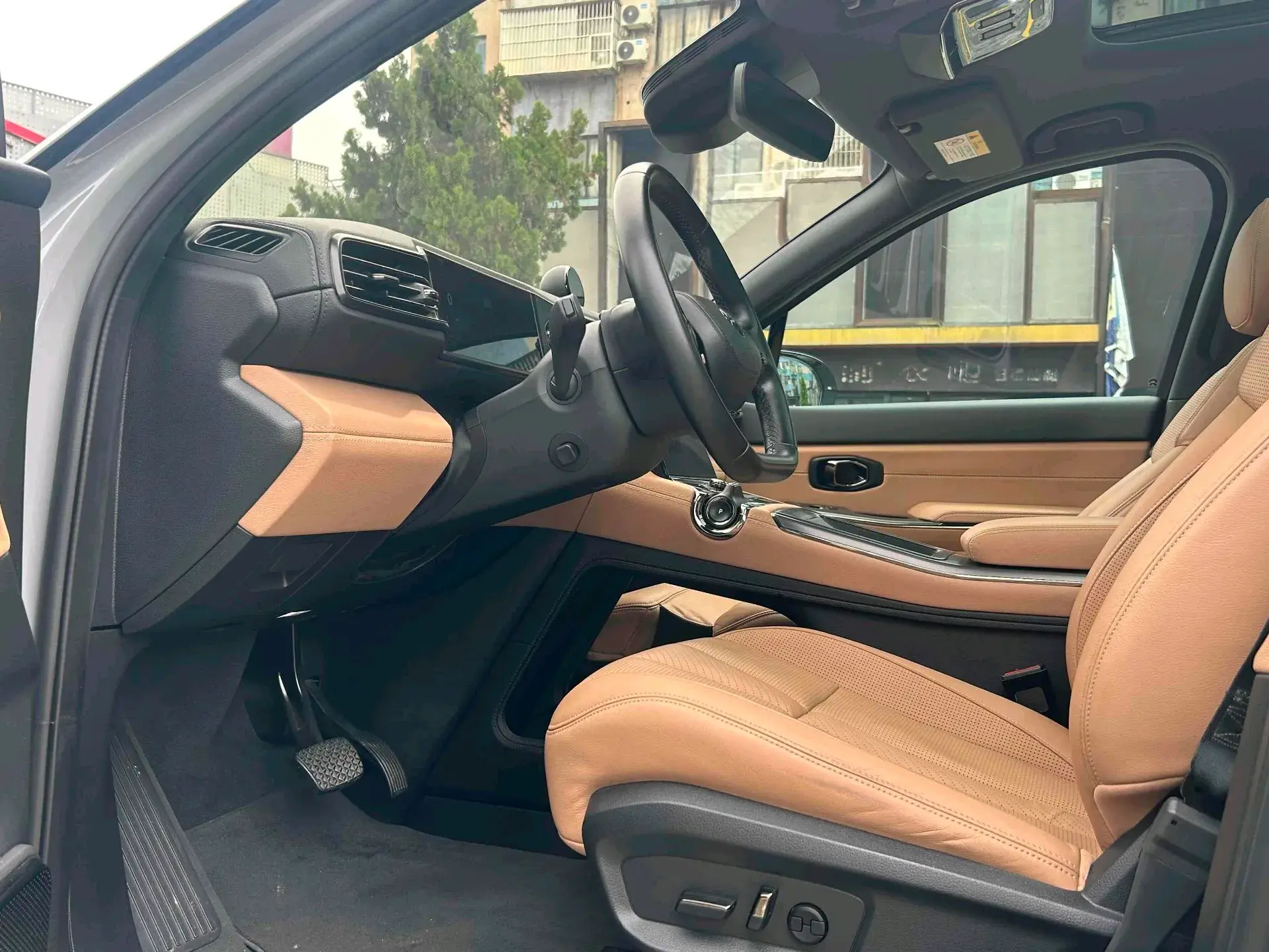 2020 NIO ES8 thumbnail 3