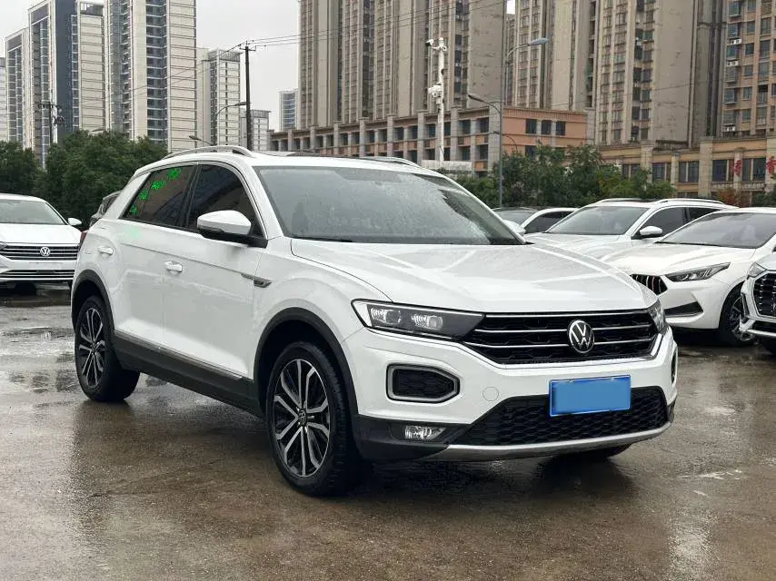 2021 VOLKSWAGEN T-ROC thumbnail 3