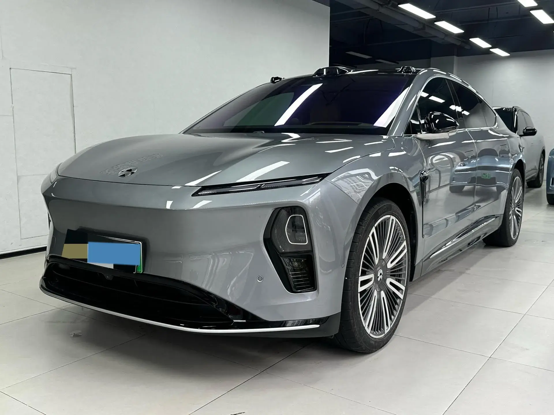 2025 NIO ET9 view 1