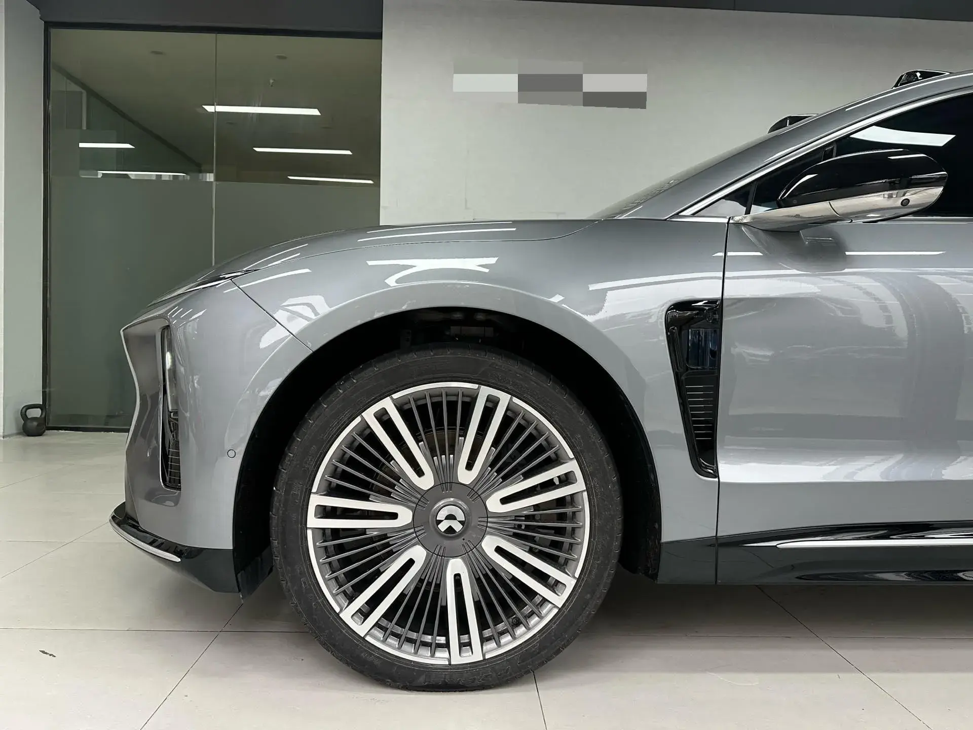 2025 NIO ET9 thumbnail 3