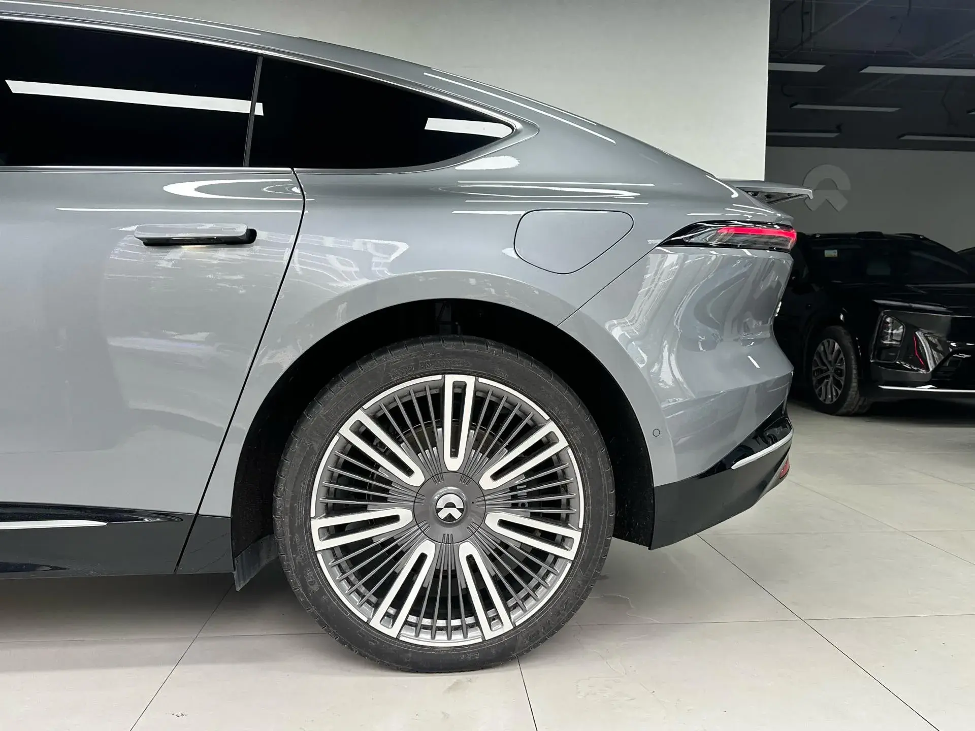 2025 NIO ET9 thumbnail 4