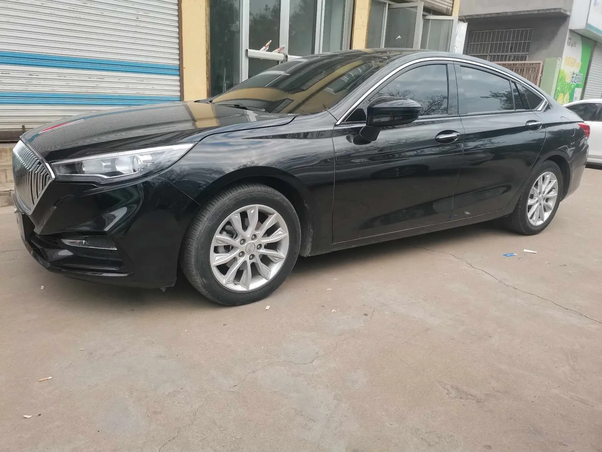 2018 HONGQI H5 view 1