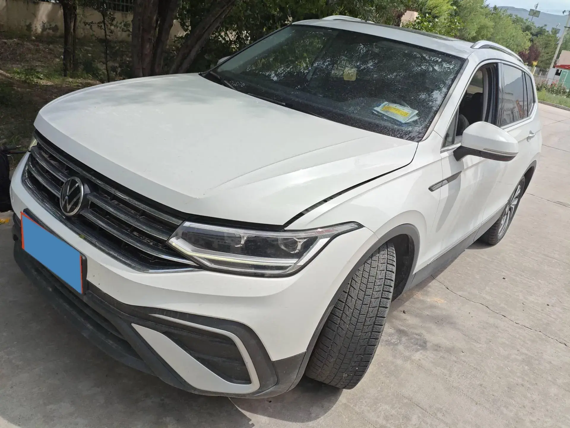 2023 VOLKSWAGEN TIGUAN view 1