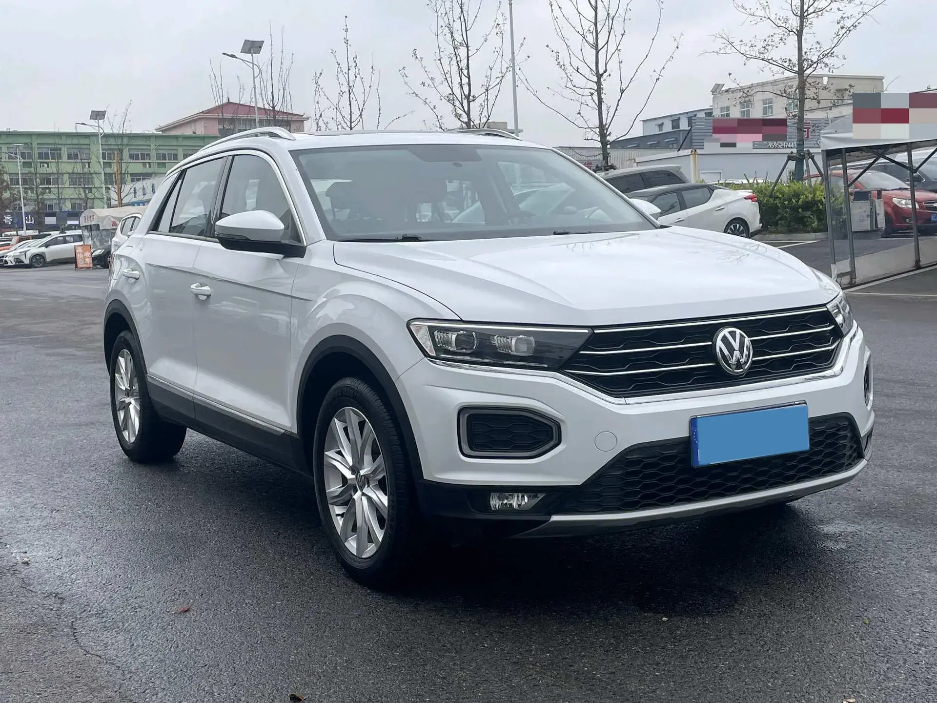 2019 VOLKSWAGEN T-ROC thumbnail 3