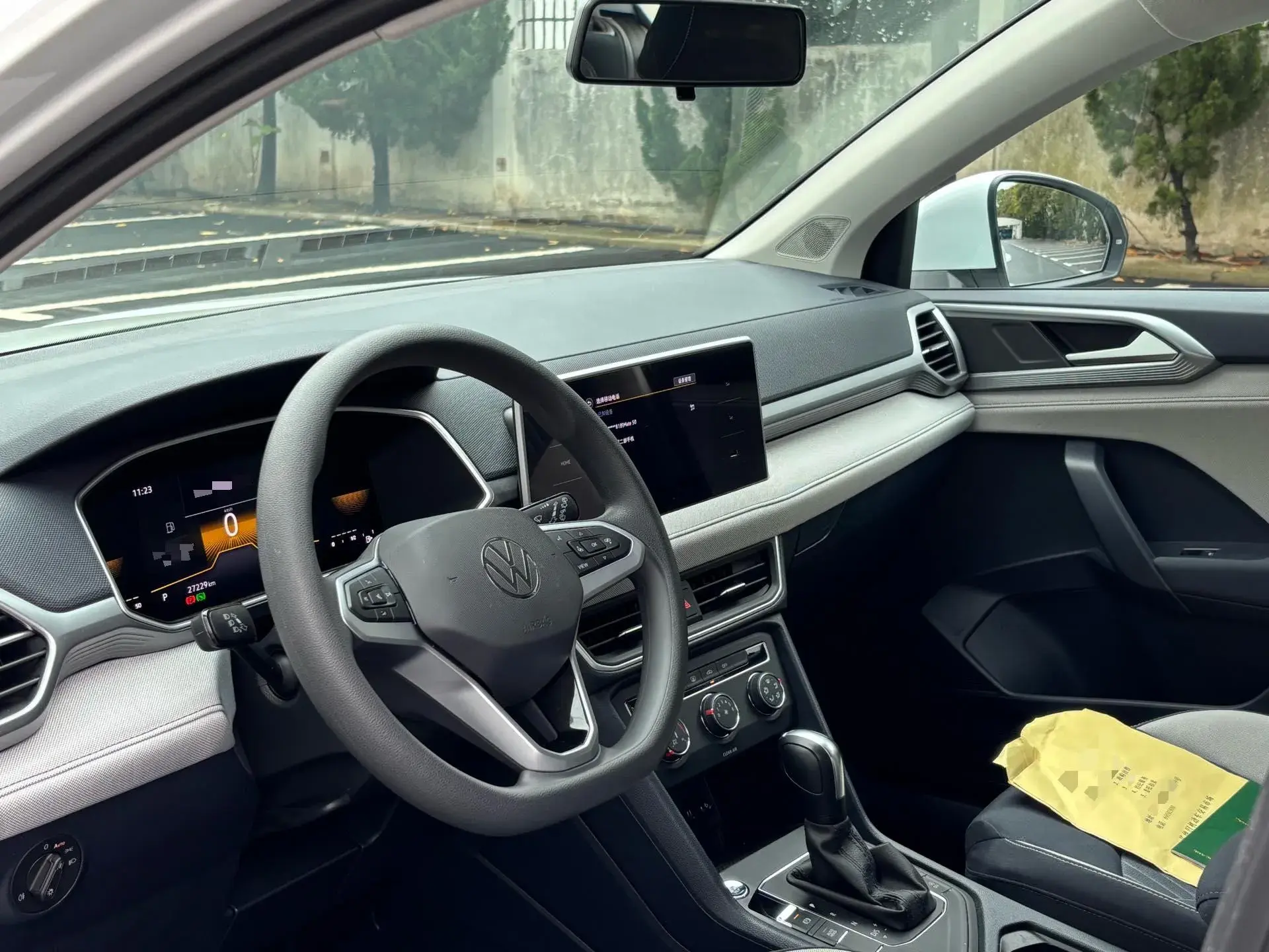 2023 VOLKSWAGEN THARU thumbnail 4