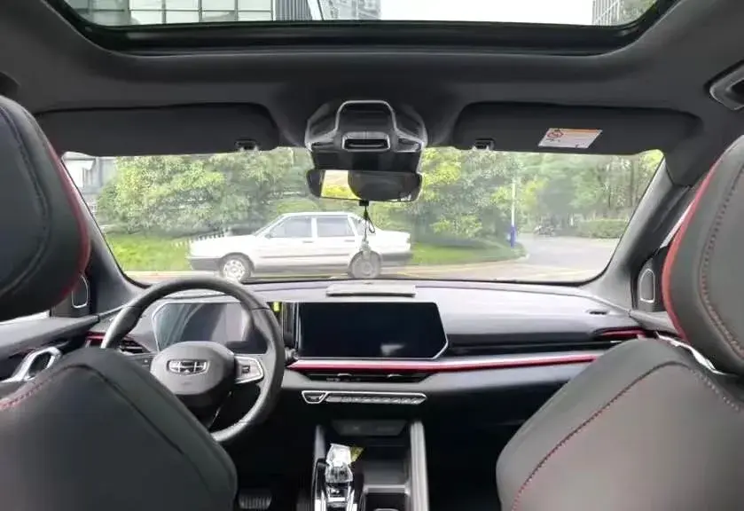 2022 GEELY COOLRAY thumbnail 4