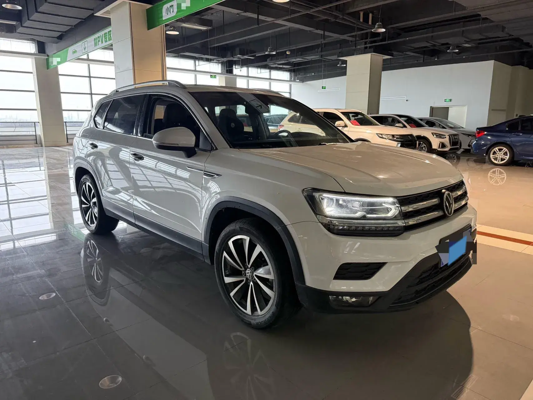 2022 VOLKSWAGEN THARU thumbnail 3