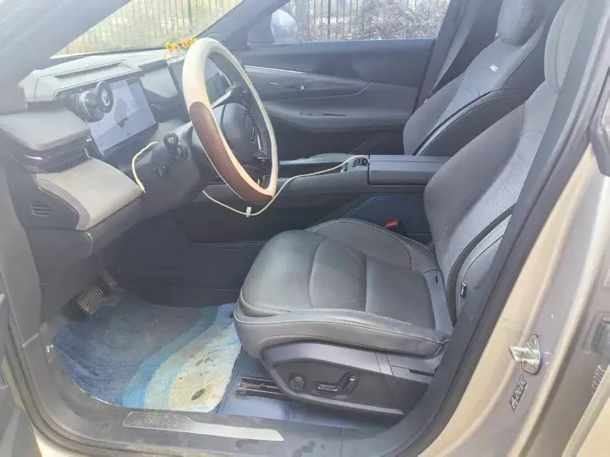 2023 LYNK&CO 08 thumbnail 3