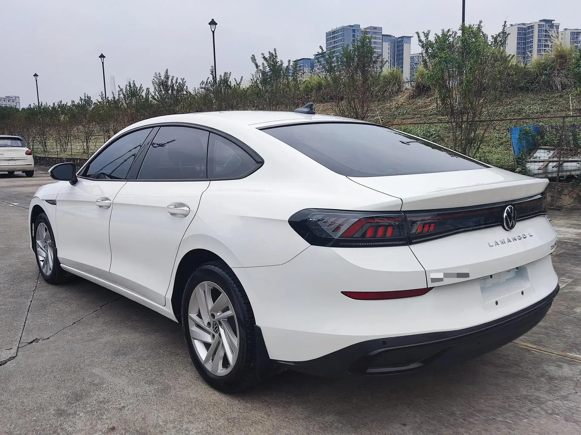 2022 VOLKSWAGEN LAMANDO thumbnail 3