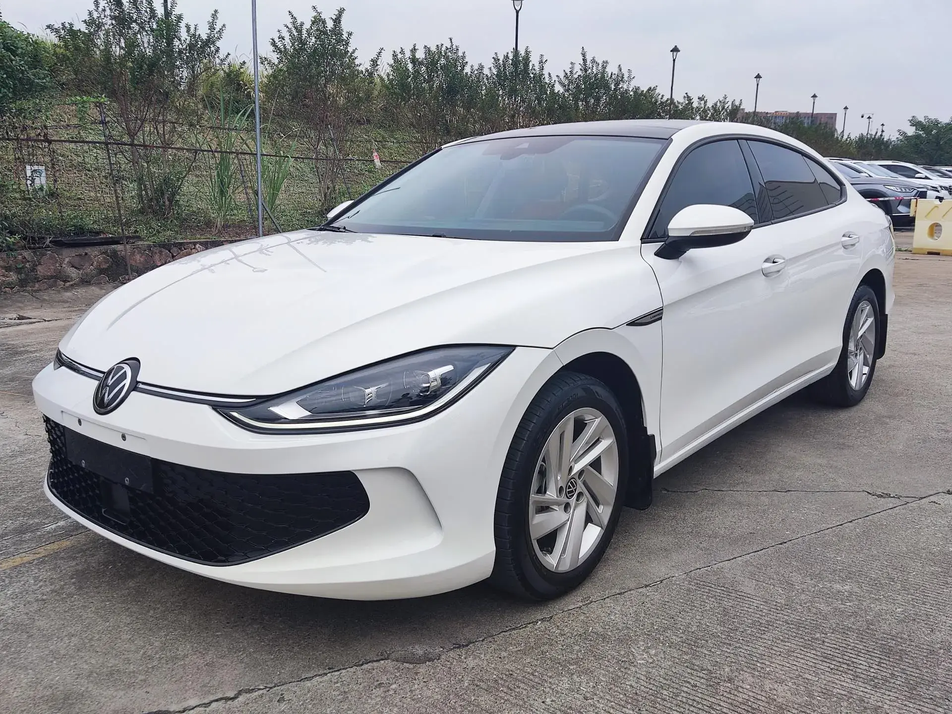 2022 VOLKSWAGEN LAMANDO view 1