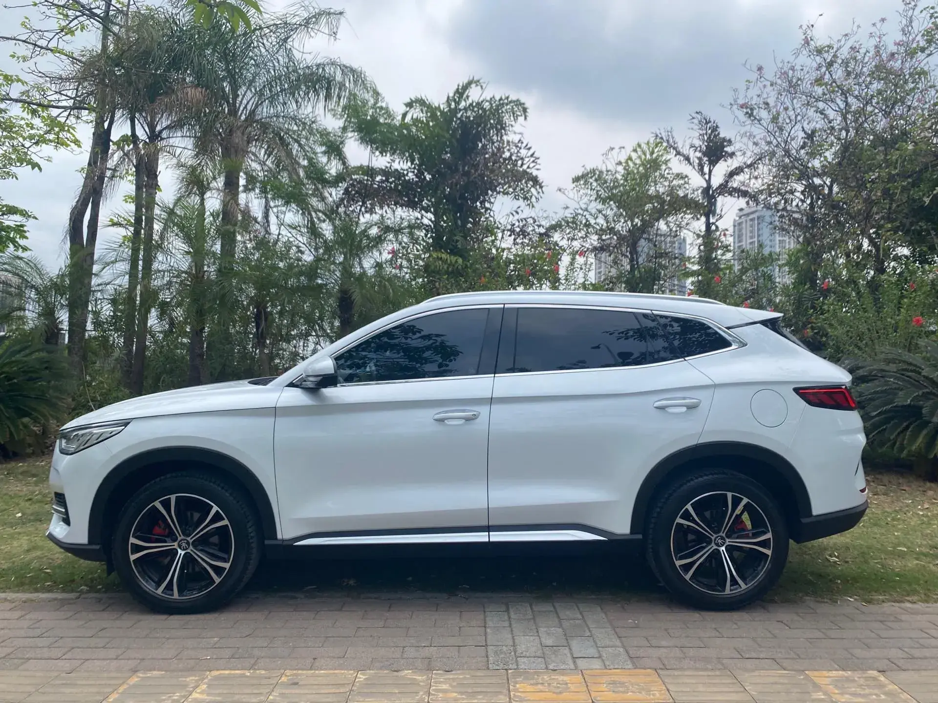 2020 BYD SONG thumbnail 4