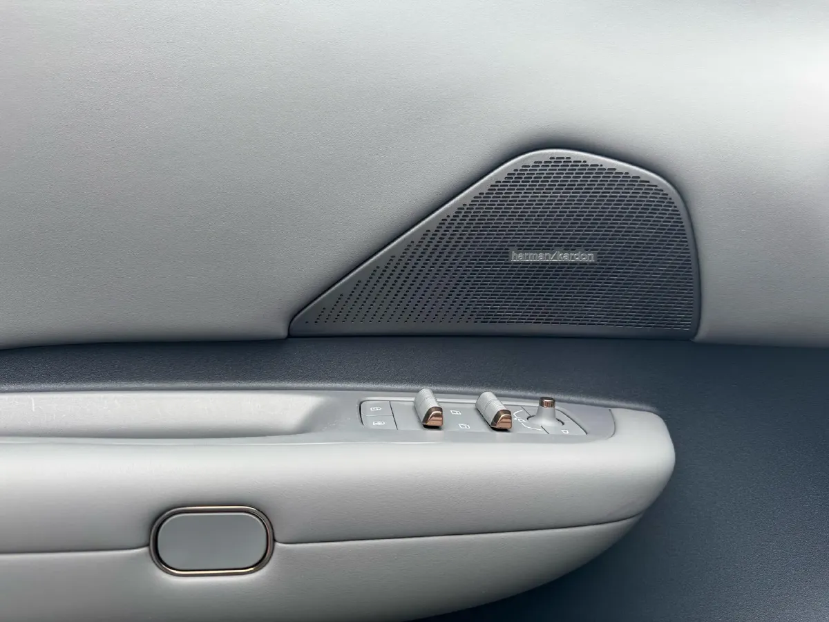 2025 LYNK&CO Z20 BEV 61.47KWH,autocango,china used car exporter,china ev exporter,chinese used car exporter,chinese used ev exporter