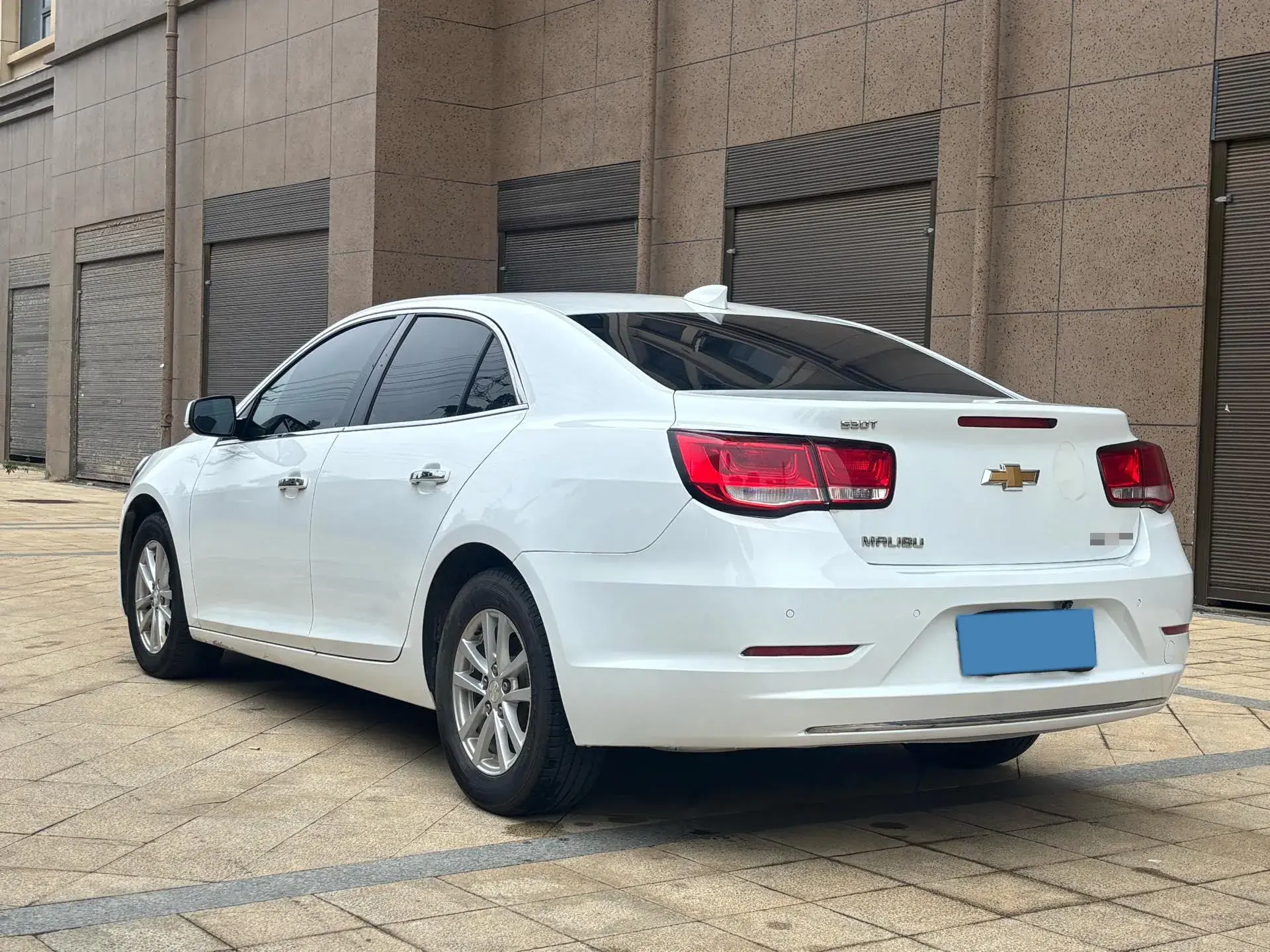 2018 CHEVROLET MALIBU thumbnail 4