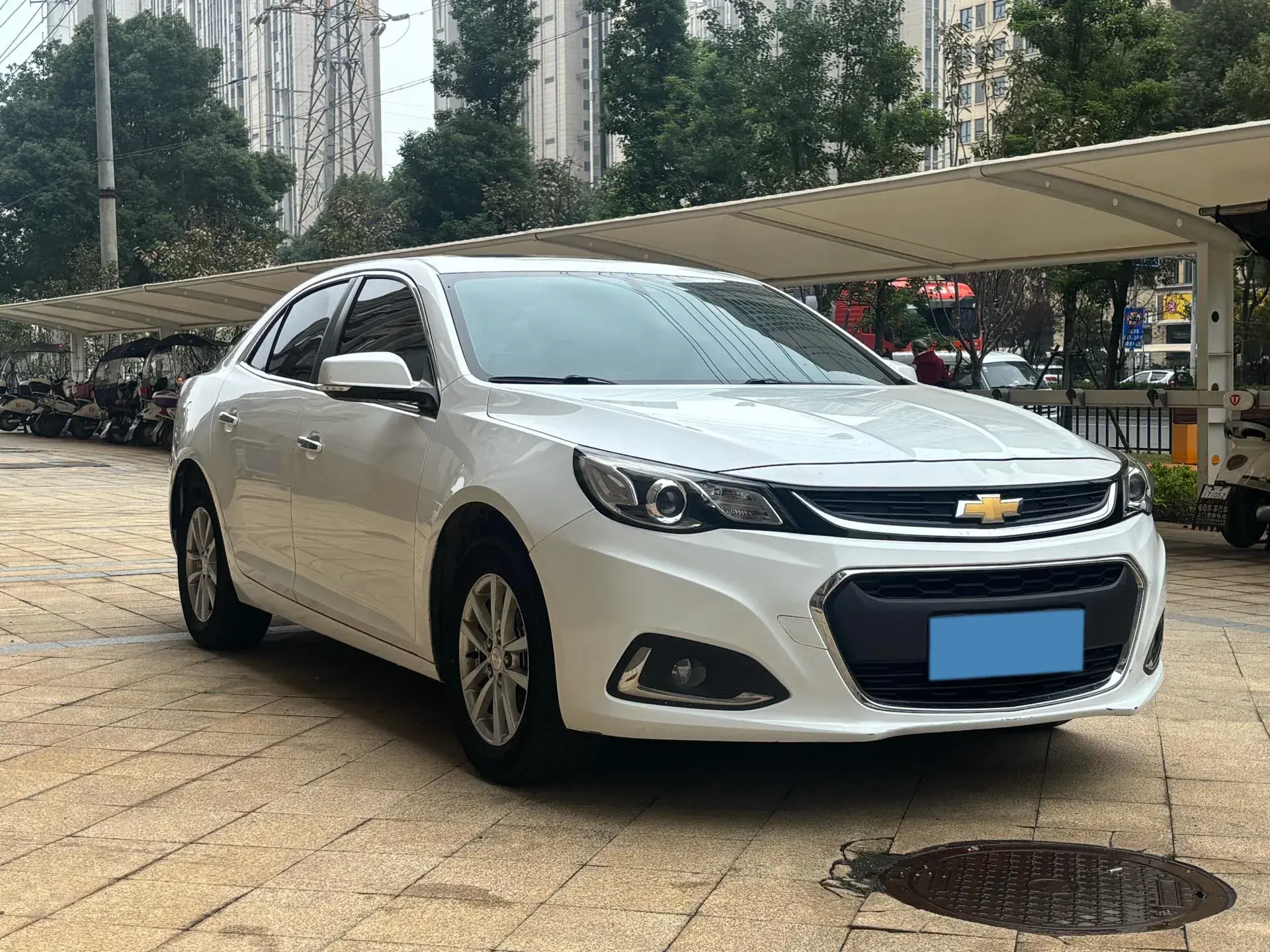 2018 CHEVROLET MALIBU thumbnail 2