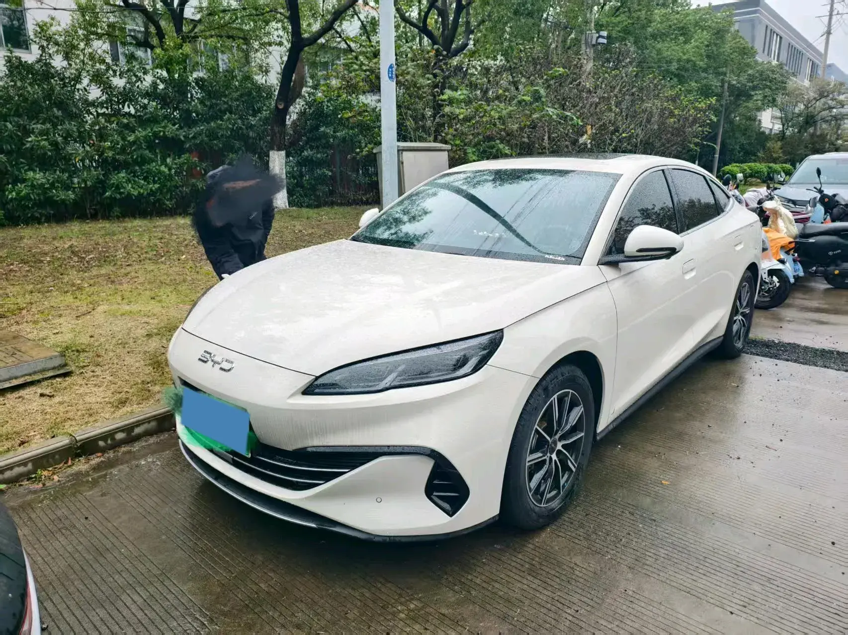 2024 BYD SEAL view 1