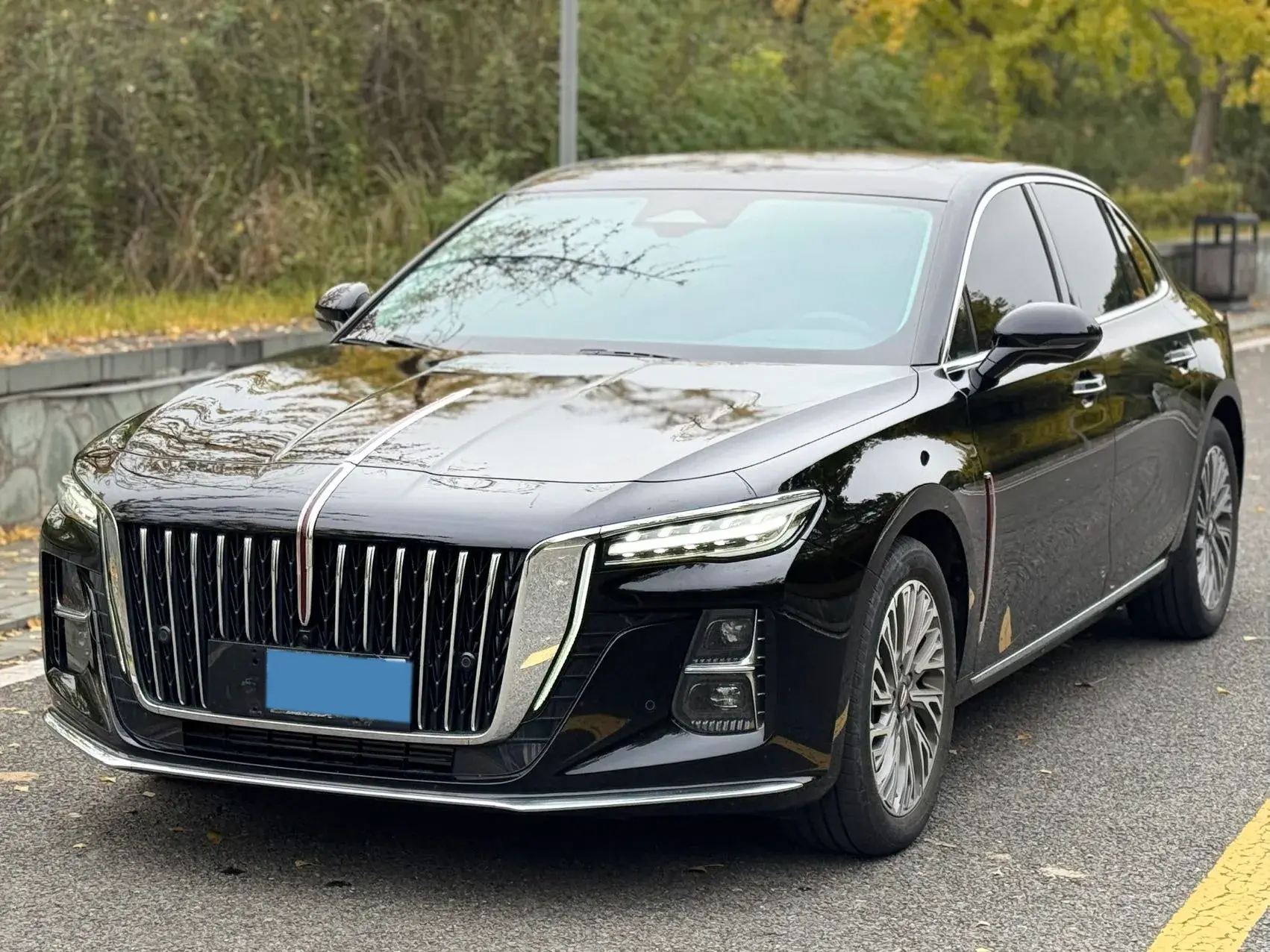 2023 HONGQI H5 view 1