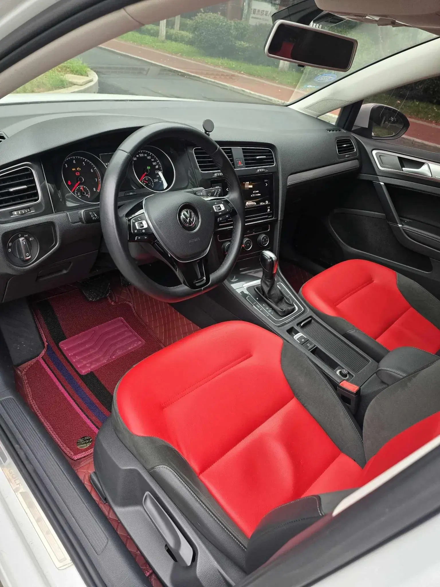 2019 VOLKSWAGEN GOLF thumbnail 4