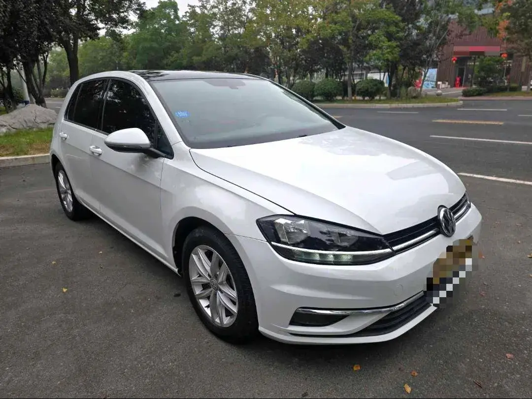 2019 VOLKSWAGEN GOLF thumbnail 3
