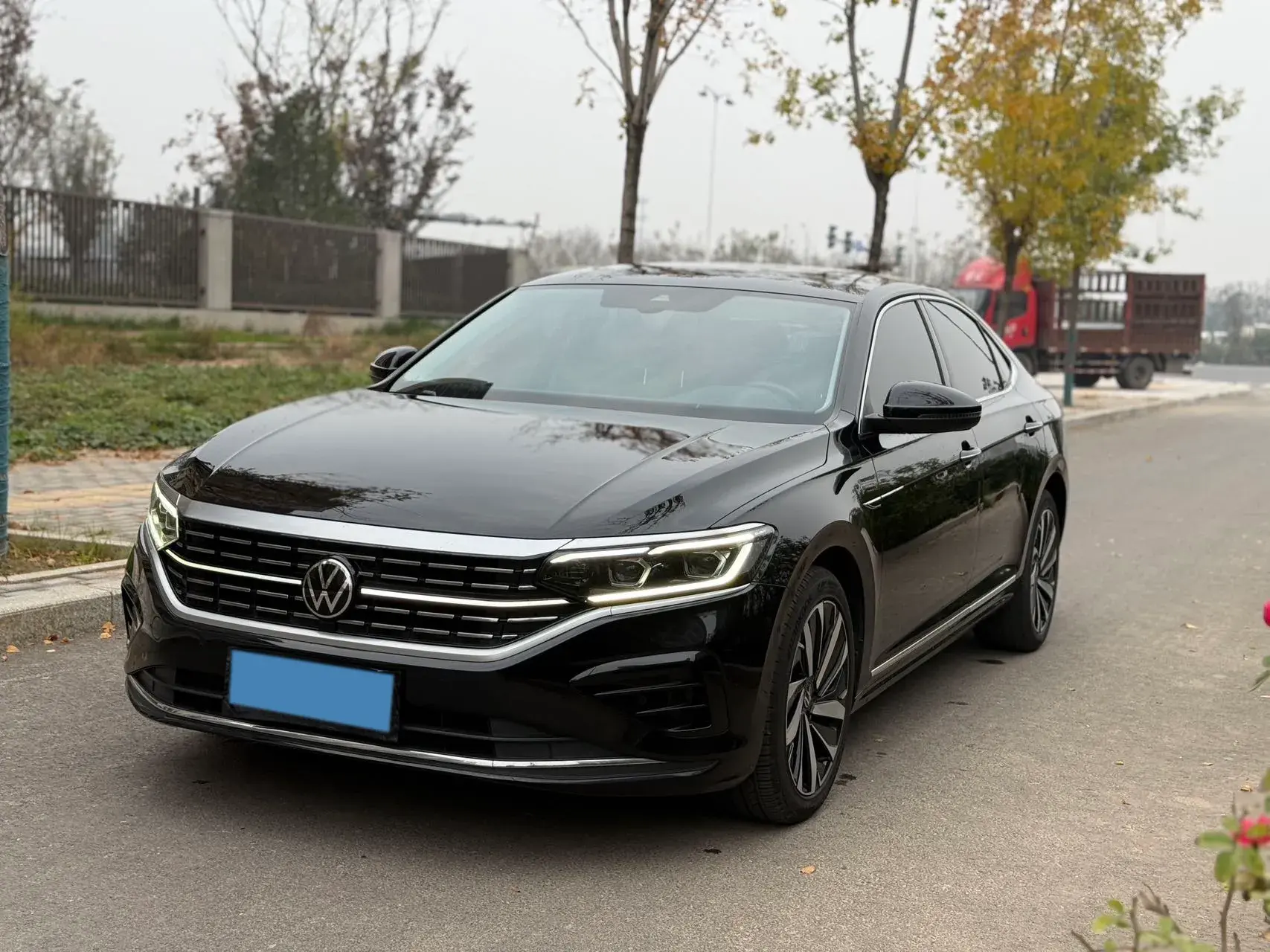 2022 VOLKSWAGEN PASSAT view 1
