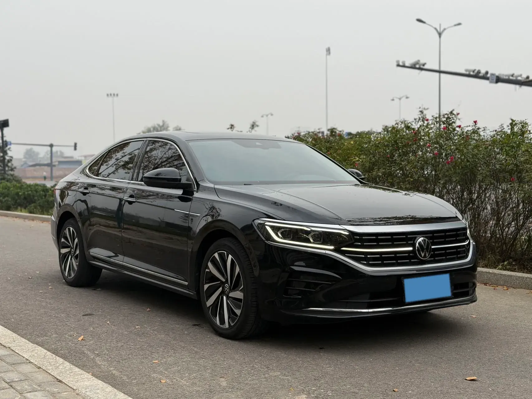 2022 VOLKSWAGEN PASSAT thumbnail 2