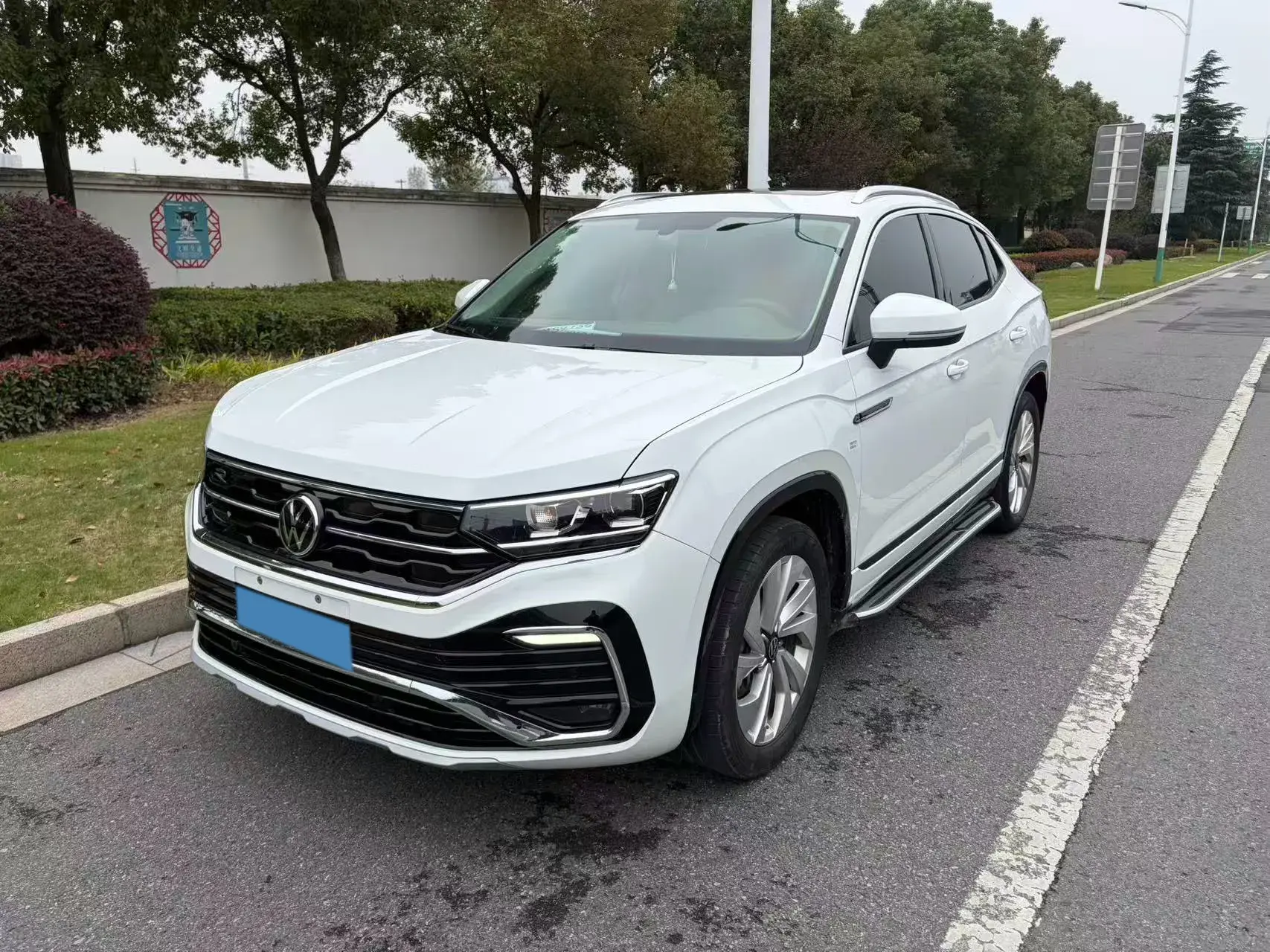 2020 VOLKSWAGEN TAYRON view 1