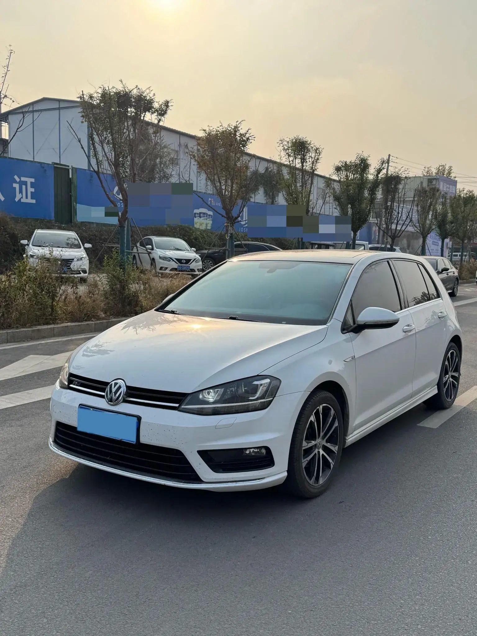 2017 VOLKSWAGEN GOLF view 1